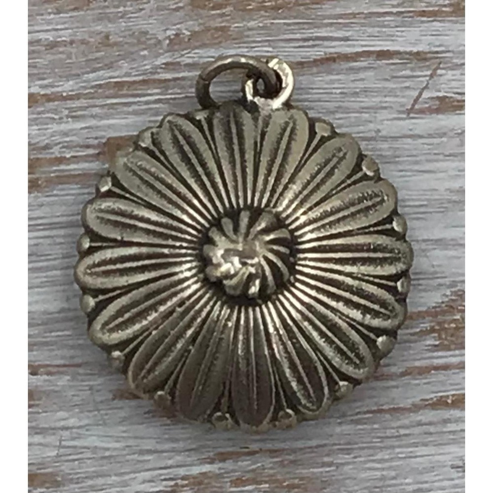 Vintage Silver Tone Round Daisy Flower Sunburst Pendant Charm Botanical Jewelry